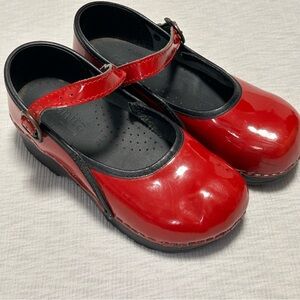 Sanita Girls Size 31 Red Patent Leather‎ Mary Jane Clog